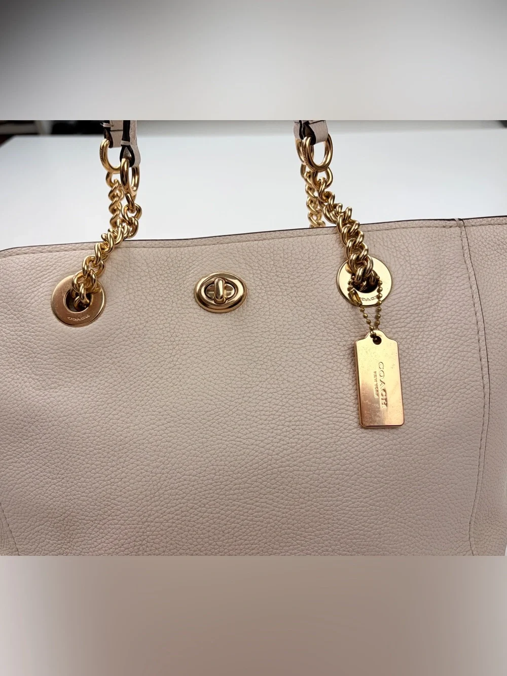 Coach Turnlock Chain Tote 27 GUC Cream/Chalk Gold